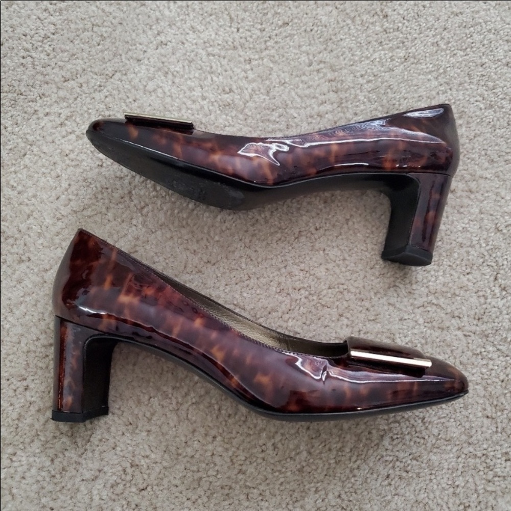 Tortoise Shell Stuart Weitzman - image 2